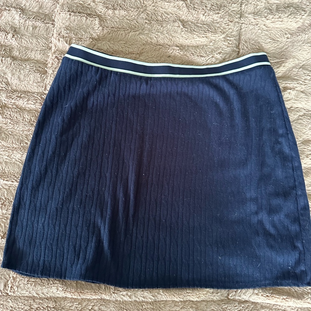 navy and white lined ribbed knit skirt